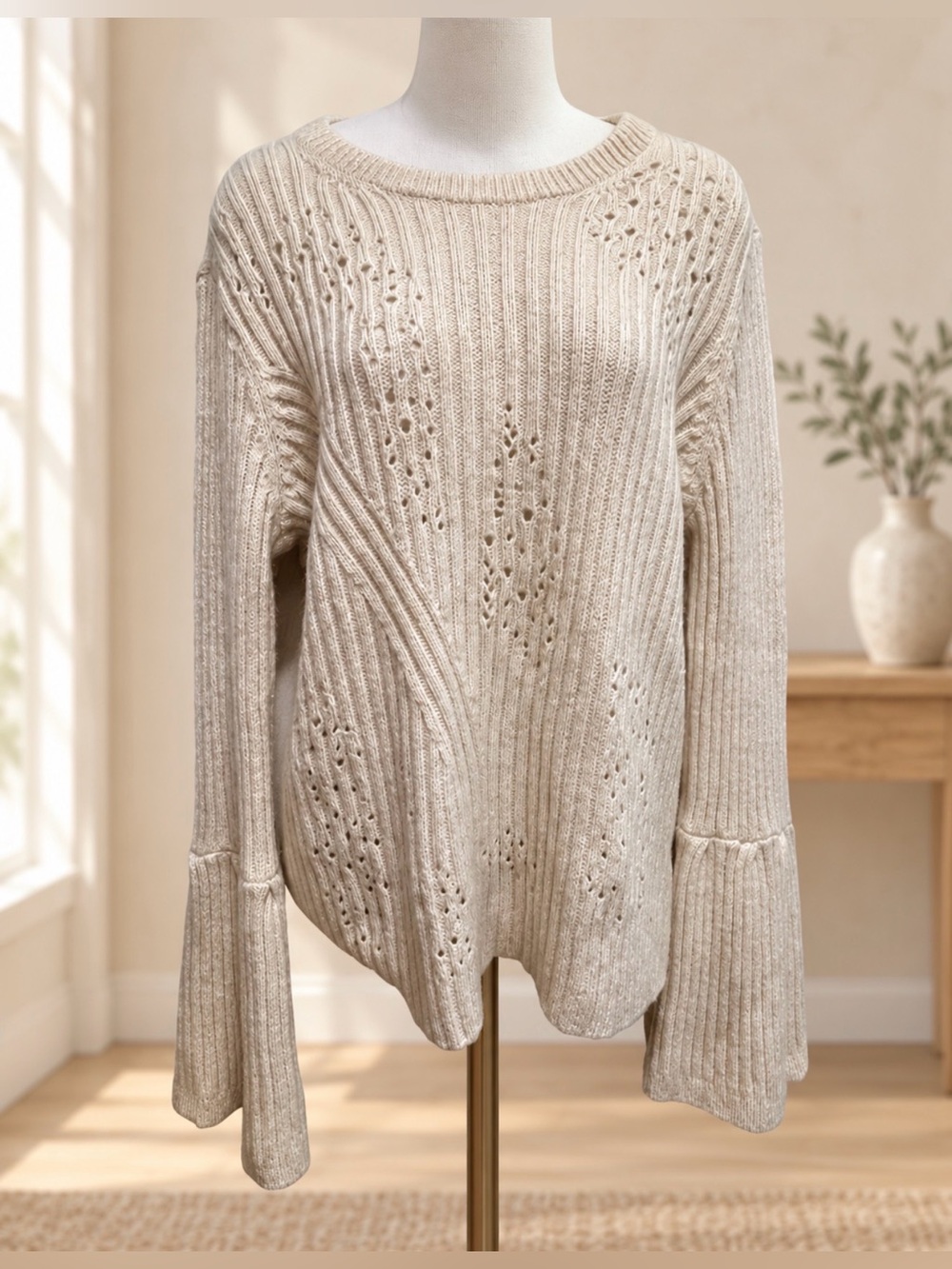 Leo & Sage size large sweater with trumpet sleeves